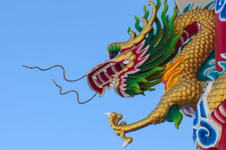 88年属龙什么颜色最旺自己（88龙人旺运色彩解析）  第2张